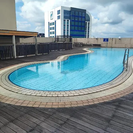 Riverbank Suites Staycation, Beautiful Waterfont Kuching City Exterior photo